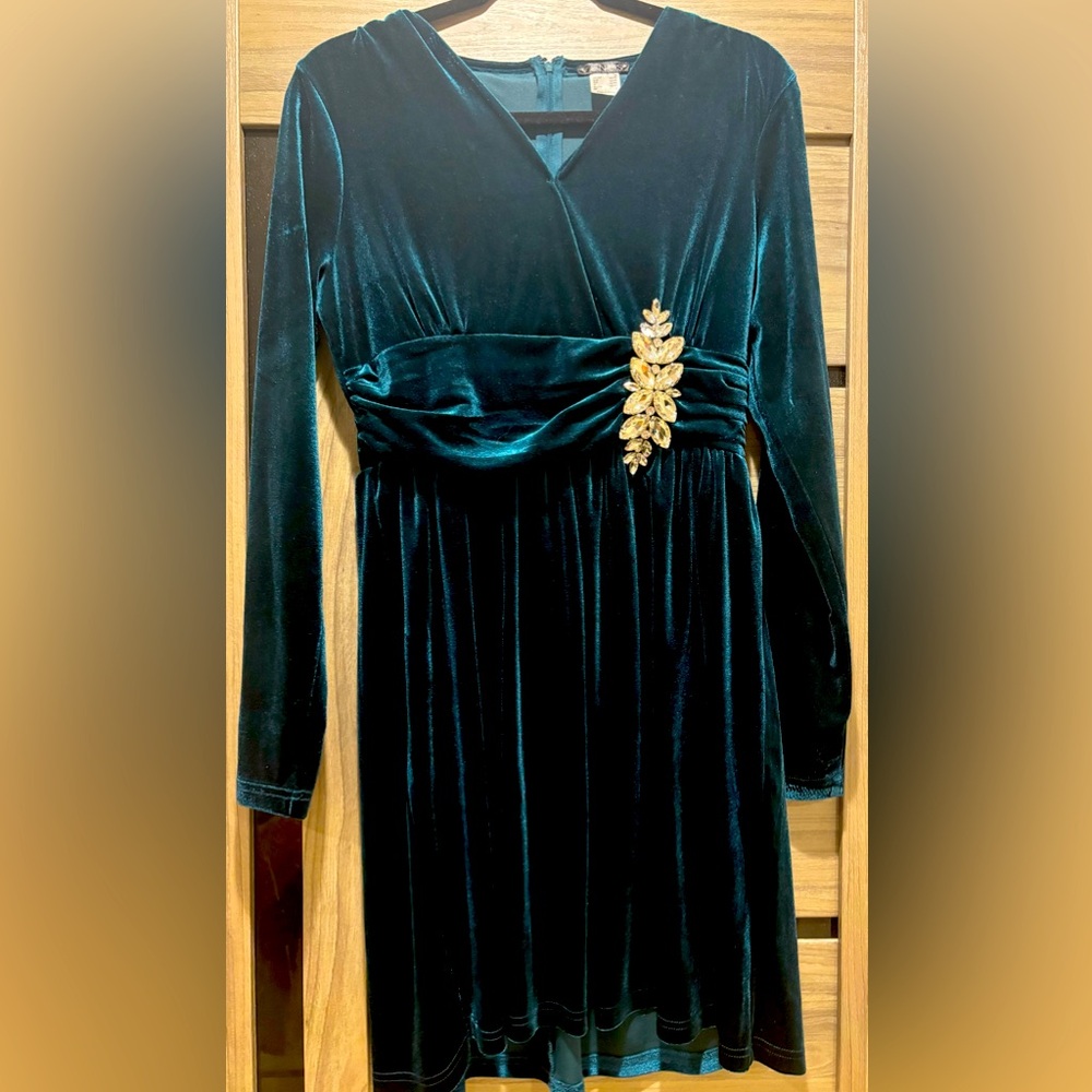 Venus velvet green dress size M